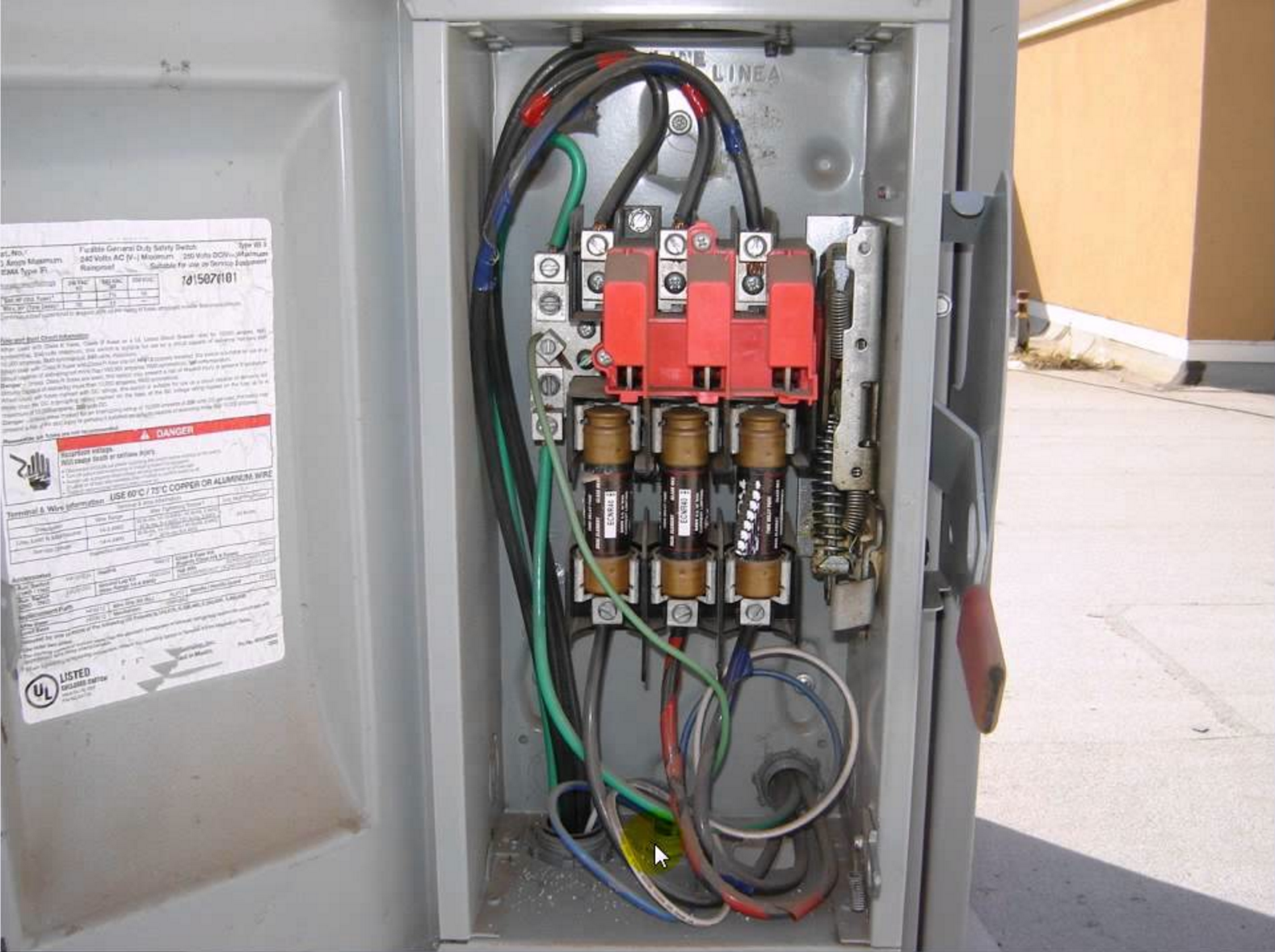 a 3 phase electrical disconnect box